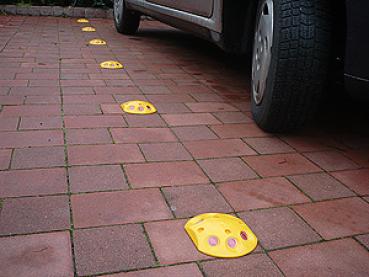 Preview: Markierungsnägel oval aus Kunststoff, VE = 100 Stück