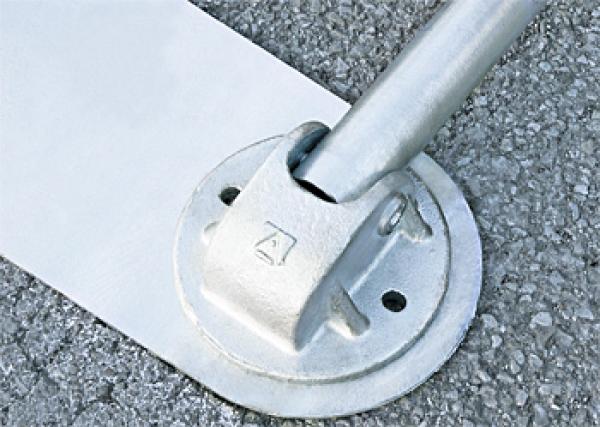 Parkplatzbügel Typ „3-Point“ mit Bodenplatte